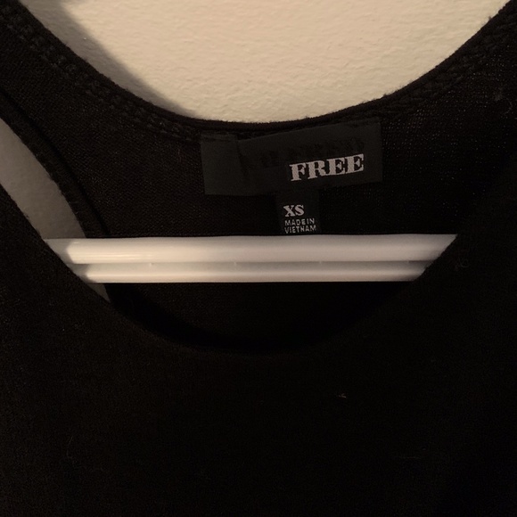 Wilfred Free (Aritzia) Black Loose Tank - Picture 4 of 4